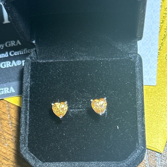 1.6CT Moissanite Studs Hearts Earrings .925 Silver - Picture 4 of 10